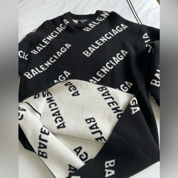 Balenciaga ALLOVER LOGO SWEATER IN BLACK/WHITE - Picture 5 of 5